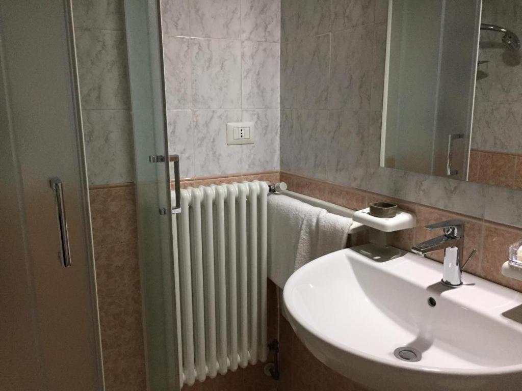 Hotel Ded 1 Checkin A Richiesta Parma Buitenkant foto